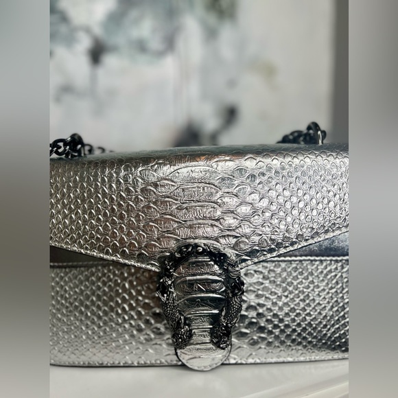 Sliver Vegan Leather Shoulder bag - Picture 11 of 12